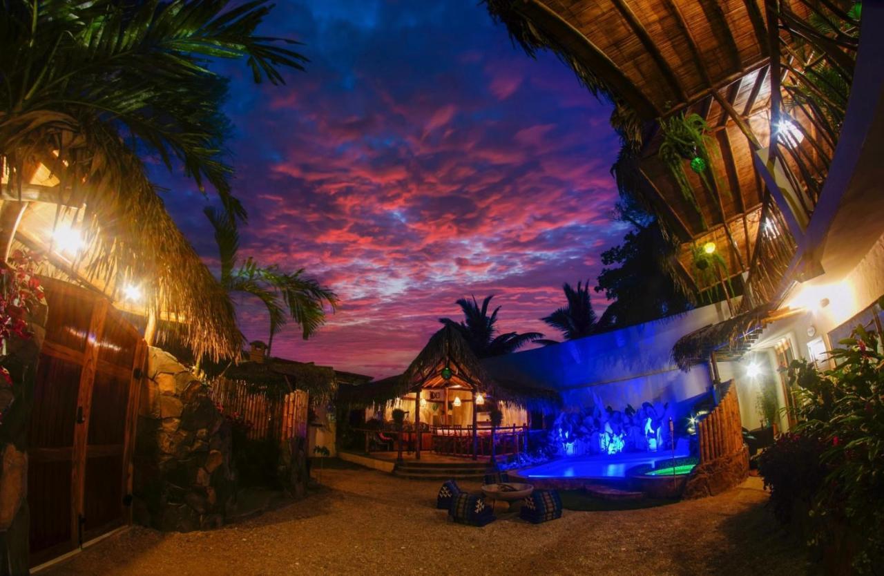 Tres Palmas Hotel Montañita Buitenkant foto