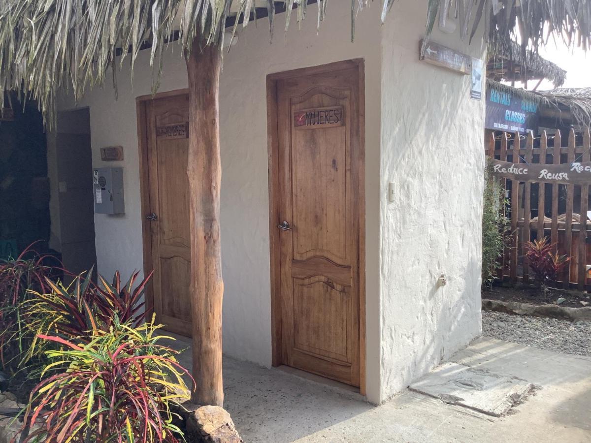 Tres Palmas Hotel Montañita Buitenkant foto