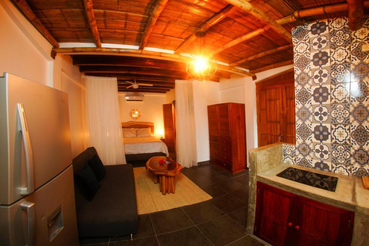 Tres Palmas Hotel Montañita Buitenkant foto