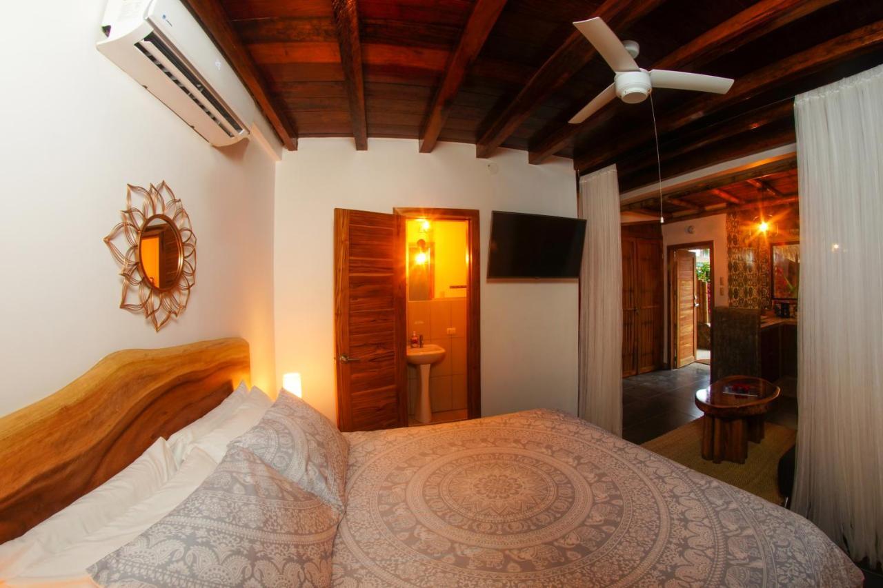 Tres Palmas Hotel Montañita Buitenkant foto