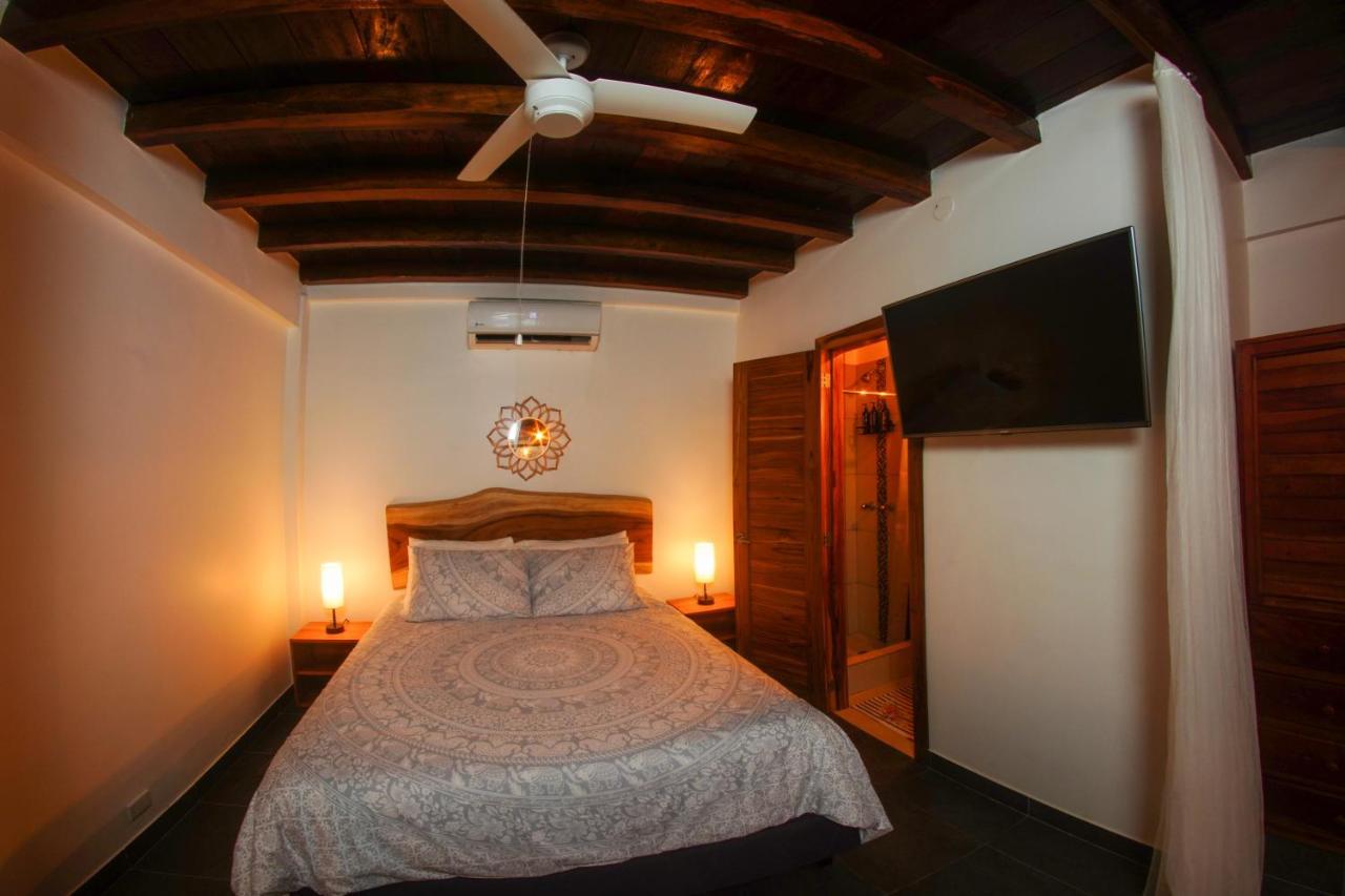 Tres Palmas Hotel Montañita Buitenkant foto