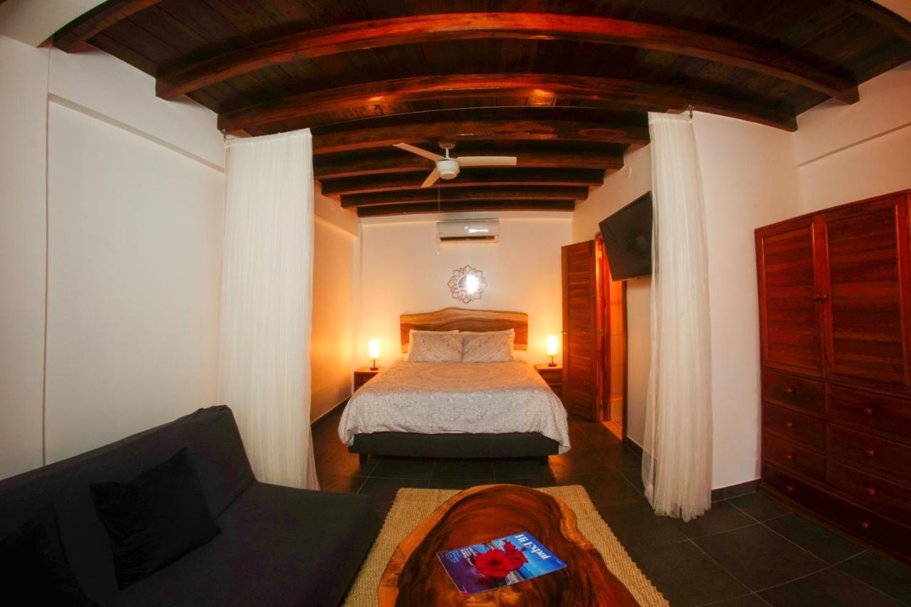 Tres Palmas Hotel Montañita Buitenkant foto